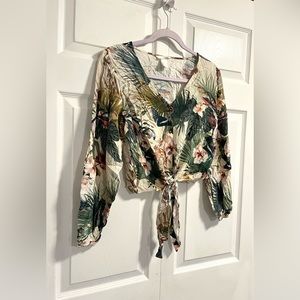 H&M palm leaves & butterflies crop tie button down blouse